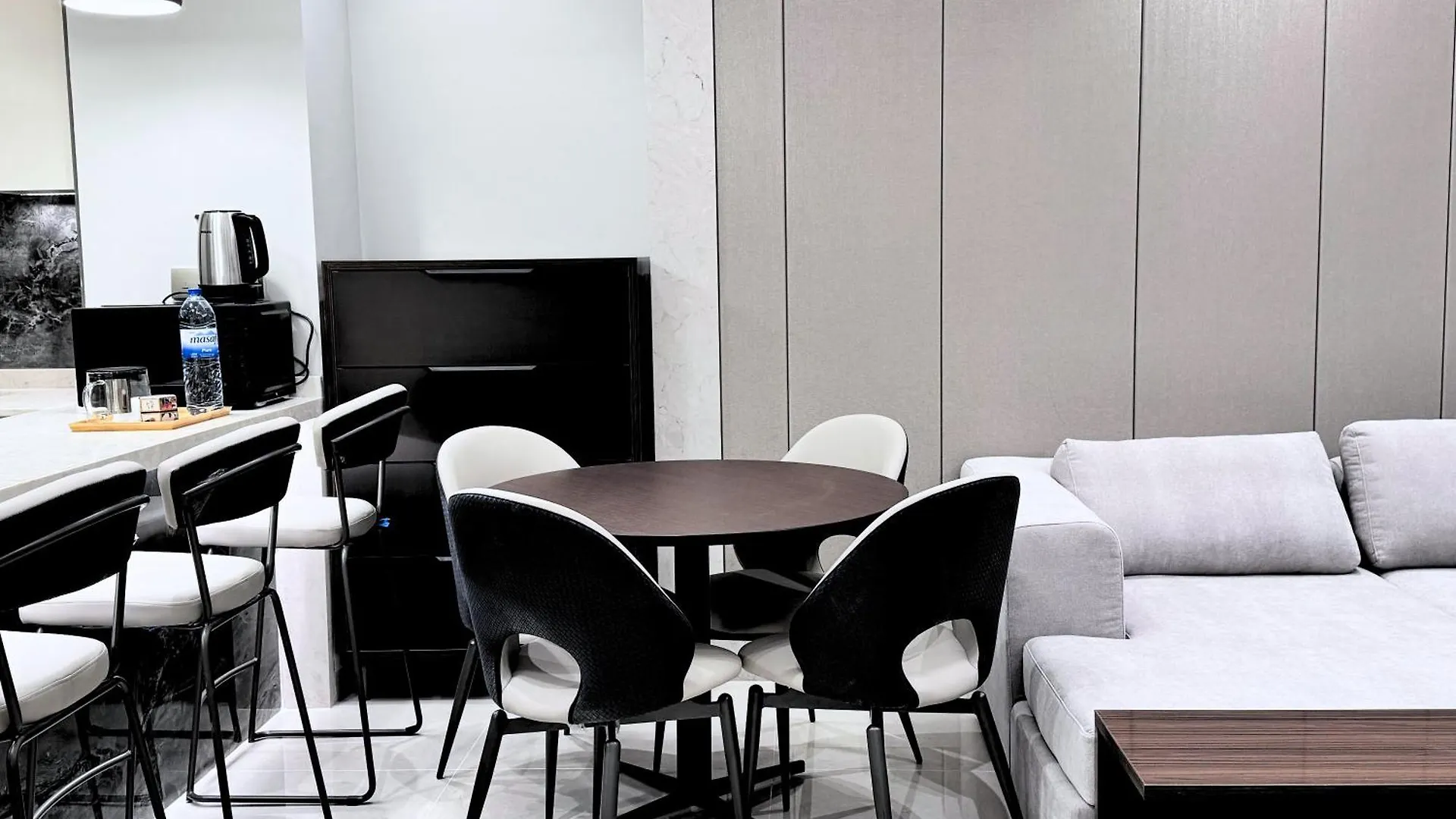 Caicai Homes Luxerious 1 Bhk Nobles Tower Business Bay Dubai United Arab Emirates